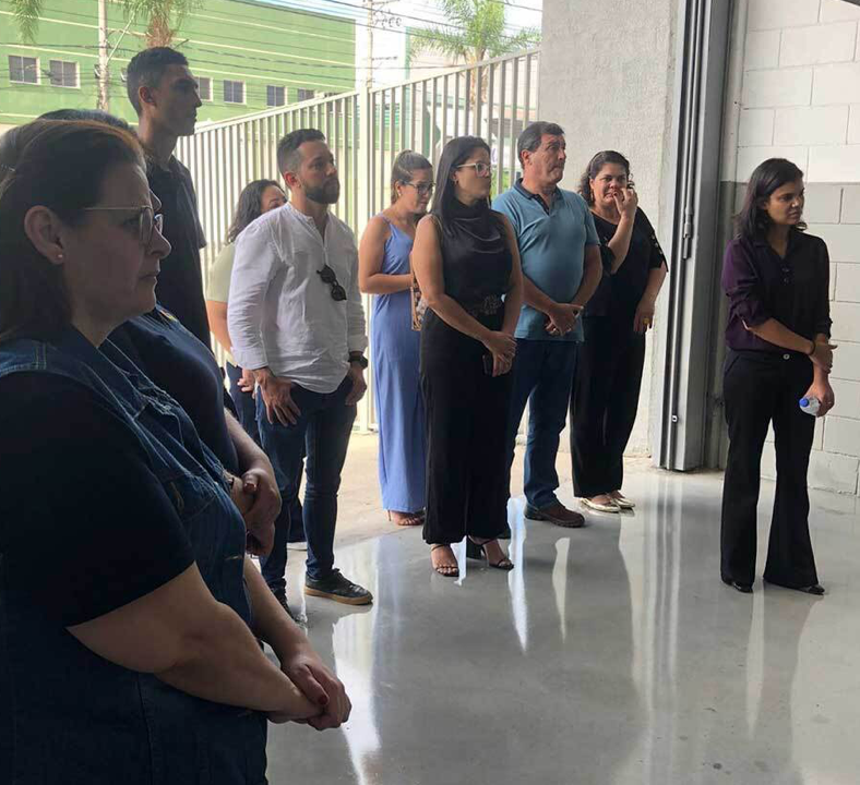 Várias pessoas na rl, foto tirada em São José dos Campos onde a empresa oferecerá limpeza profissional